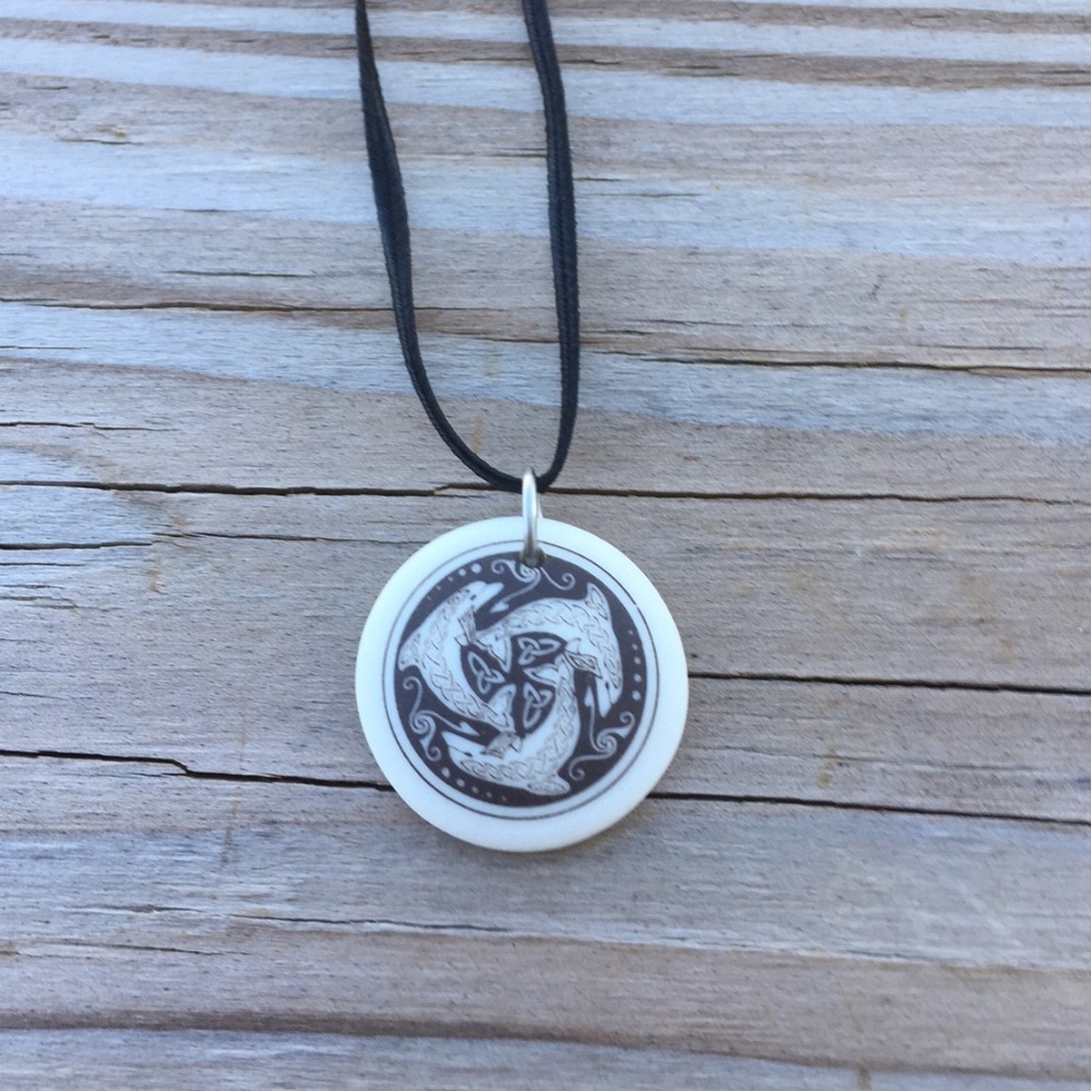 Dolphin Triskele Porcelain pendant necklace - Picture 4 of 8